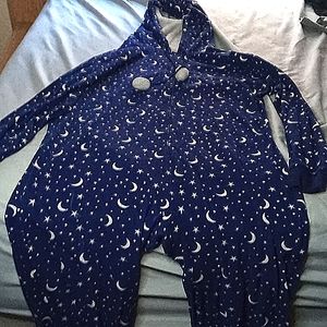 This a onesie color purple, 4x to the brand is bliss